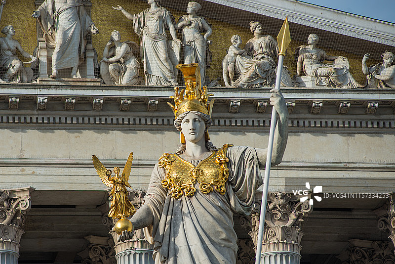 维也纳议会大厦的雅典娜雕像图片素材