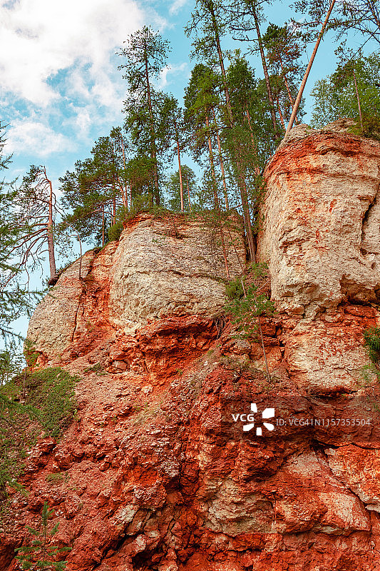 喀斯特地貌石膏岩，阿尔汉格尔斯克地区皮涅日斯基保护区美丽景色图片素材