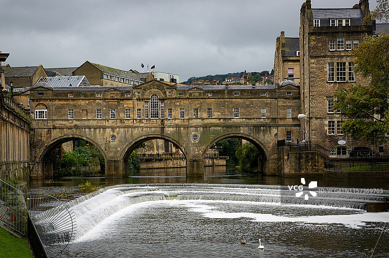 英国巴斯埃文河上的普尔特尼桥图片素材