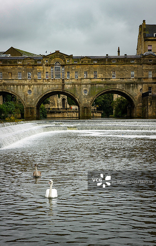 英国巴斯埃文河上的普尔特尼桥图片素材