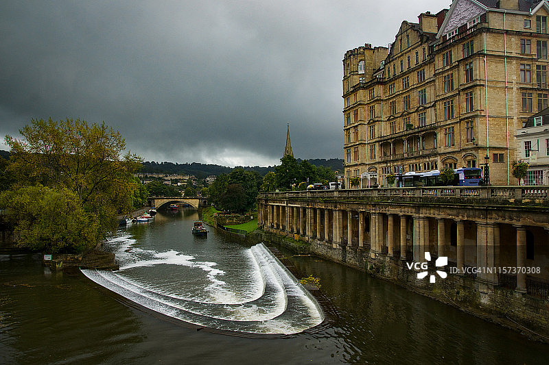 英国巴斯埃文河上的普尔特尼桥图片素材