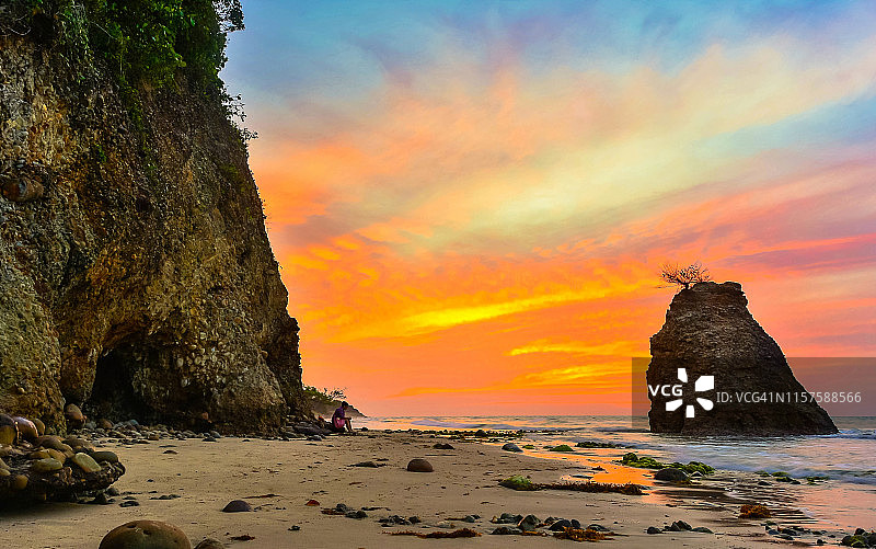 马来西亚沙巴瓜拉班尤巴都鲁昂日落图片素材