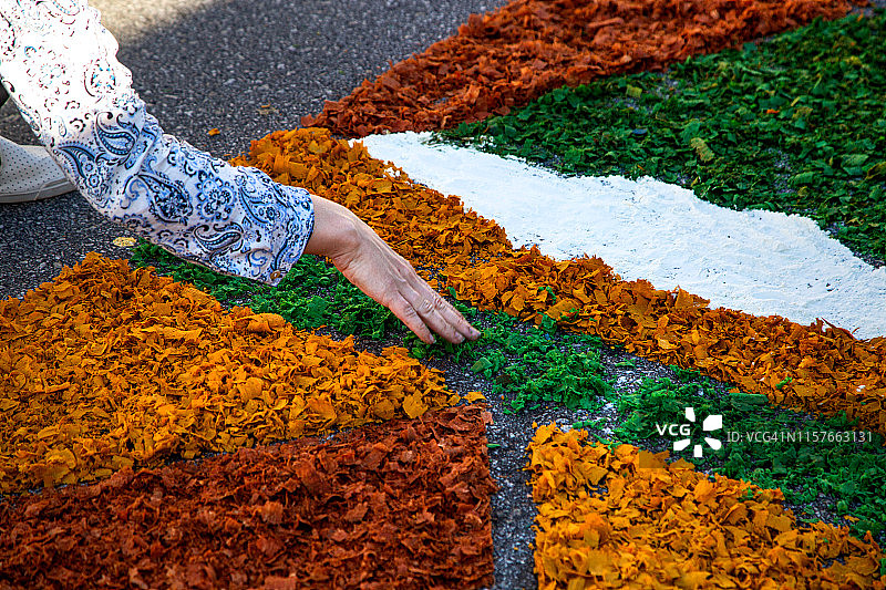 为基督圣体游行装饰的街道图片素材