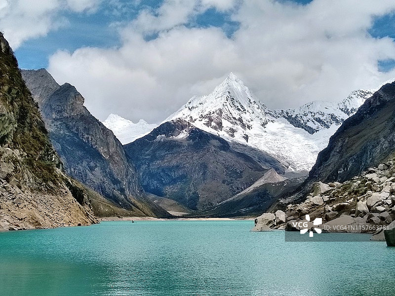 秘鲁帕隆湖与派拉蒙影业Logo灵感来源山峰图片素材