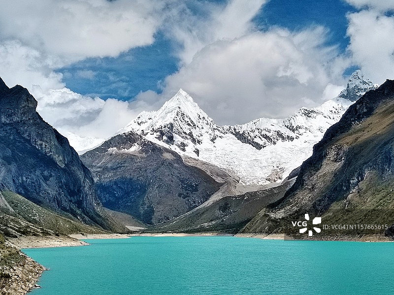 秘鲁帕隆湖与派拉蒙影业Logo灵感来源山峰图片素材