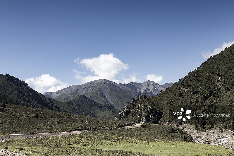 中国青藏高原山区公路图片素材