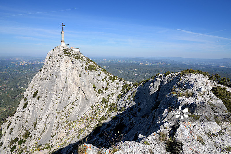 普罗旺斯地区艾克斯附近的圣维克多山图片素材