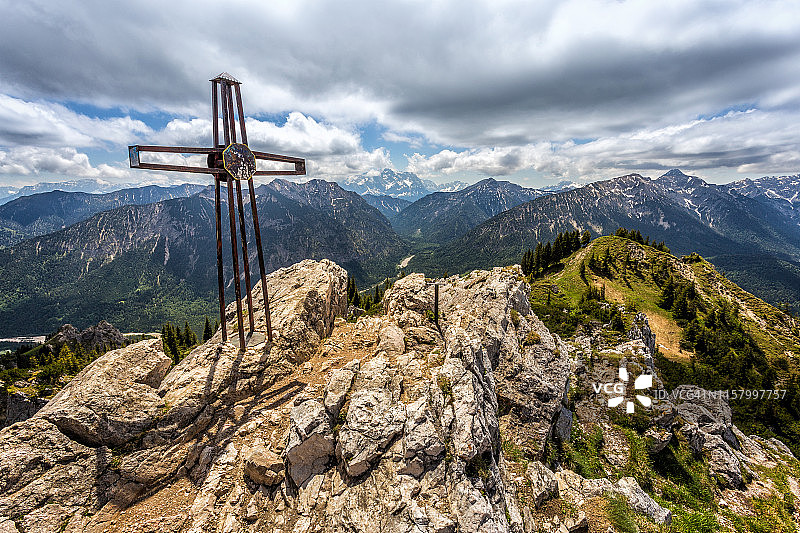 魔鬼峰顶峰十字架图片素材