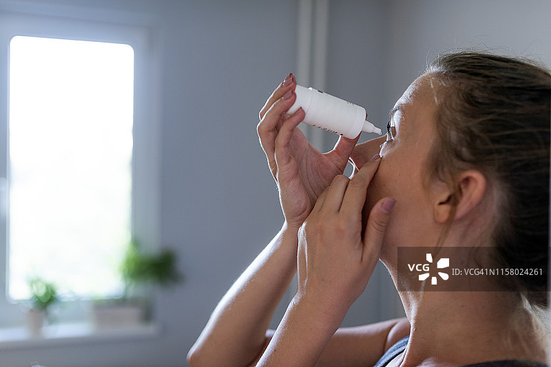 呵护双眼图片素材