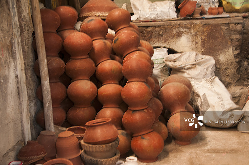 印度，用陶轮制作陶罐图片素材