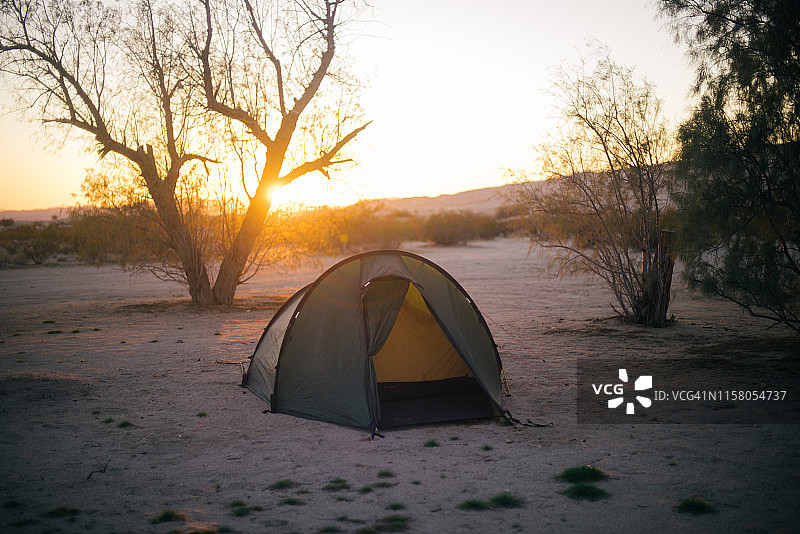 在加利福尼亚沙漠露营图片素材