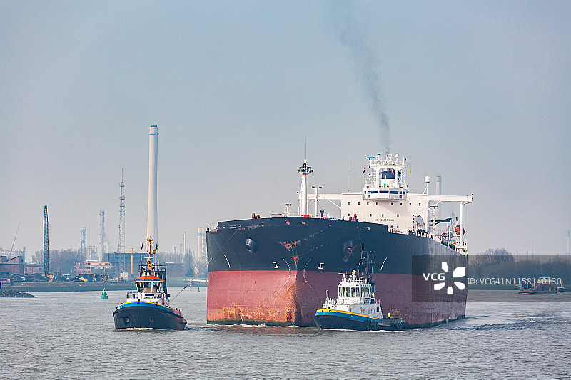 大型货运集装箱船图片素材