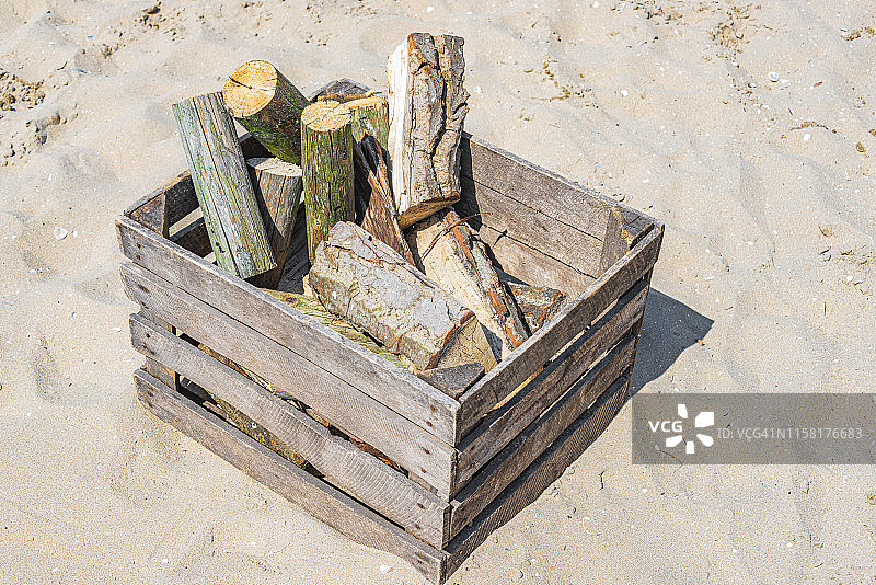 带有各种包装符号的木箱图片素材