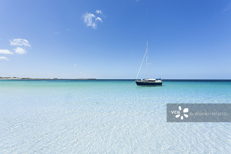 坦比海湾的清澈海水和帆船，艾尔半岛，南澳大利亚州。图片素材