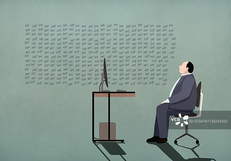在电脑前查看墙上标记的商人图片素材