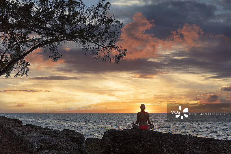 巴哈马伊柳塞拉瑜伽日落图片素材