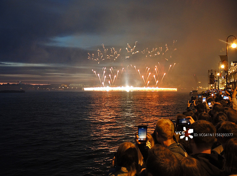 圣彼得堡“红帆”毕业生节日的烟花图片素材