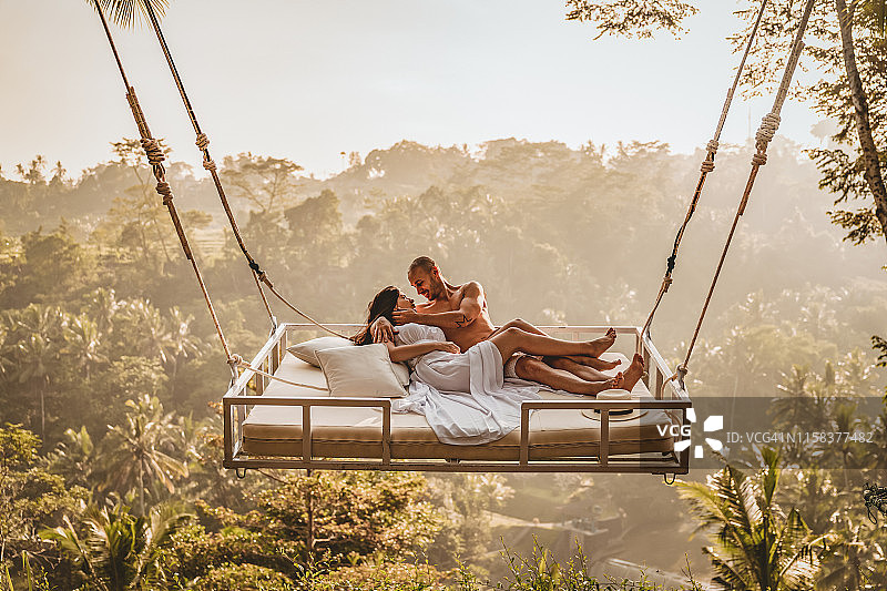 用我每一次心跳说爱你图片素材