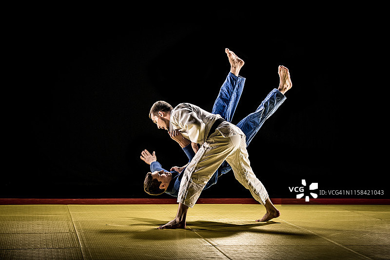 柔道投掷图片素材