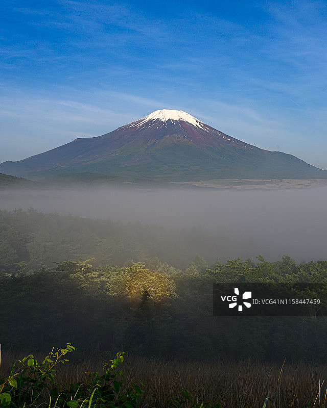 富士山与布罗肯幽灵图片素材