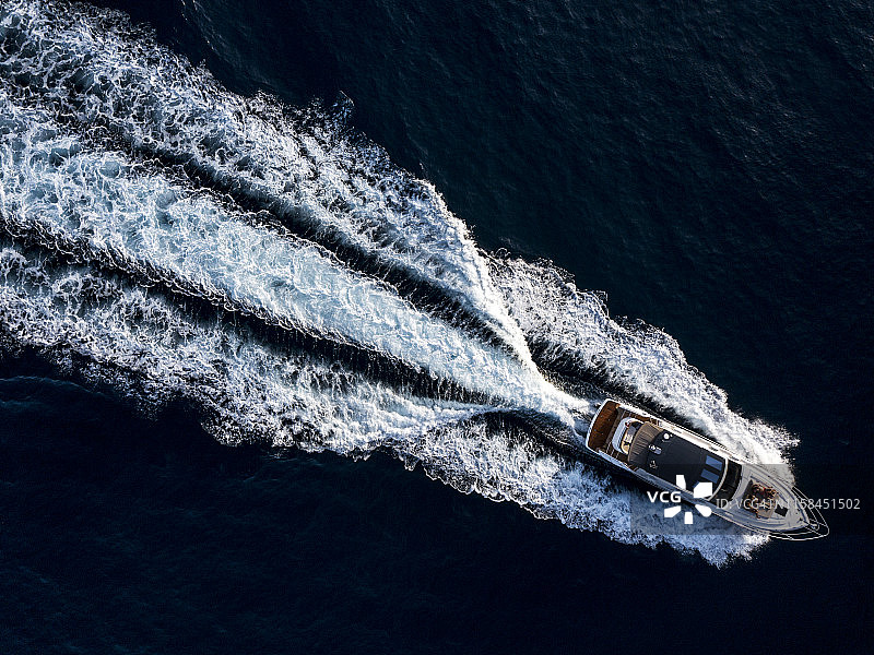 豪华机动游艇航拍图片素材