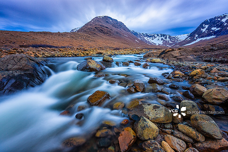 纽芬兰格罗莫讷国家公园暮色下的桌状高地图片素材