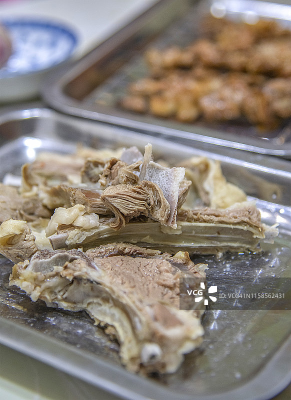 在青海德令哈手抓羊肉图片素材