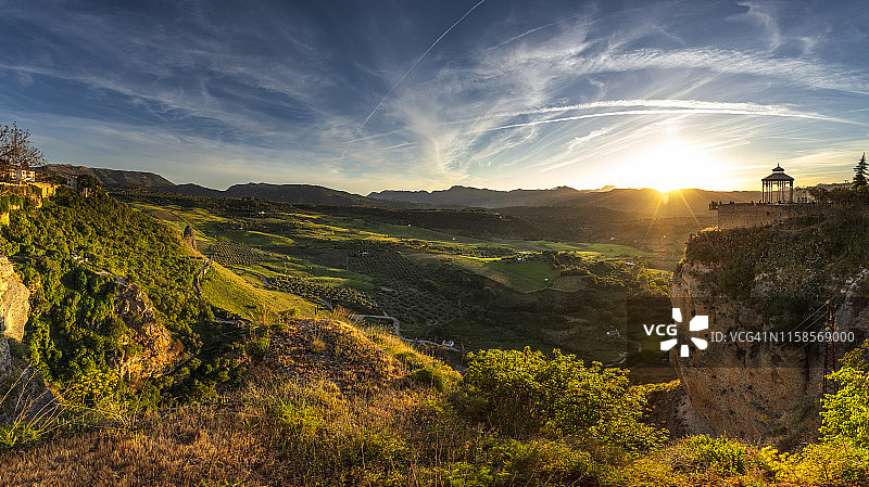 龙达塔霍峡谷图片素材