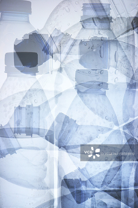 旧水瓶和白色背景图片素材