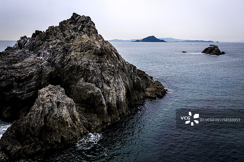 日本海岸沿线的岩石小岛图片素材