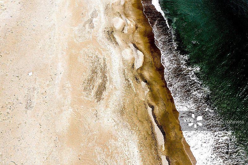 日本荒凉海滩和海岸线鸟瞰图图片素材