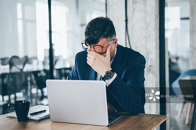 疲惫的商人图片素材