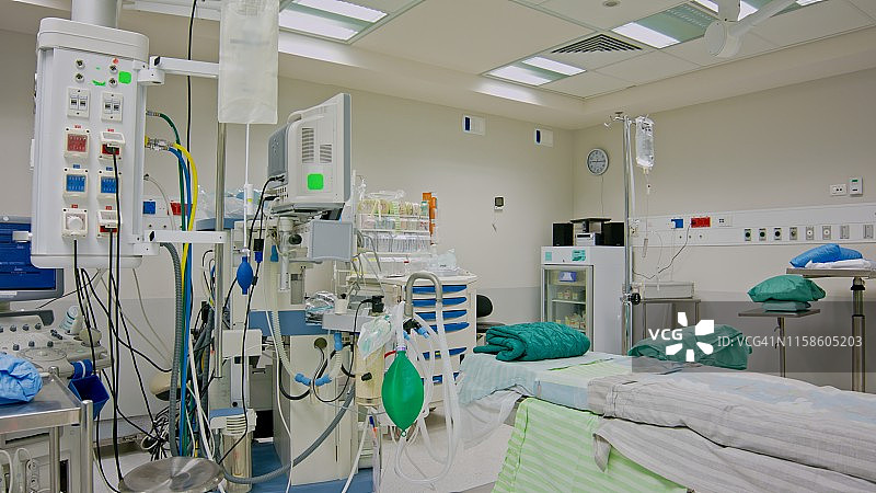 医院里空荡荡的全新手术室图片素材
