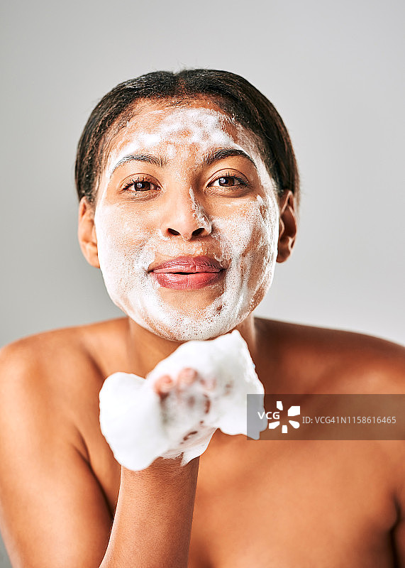 享受护理皮肤的乐趣！图片素材