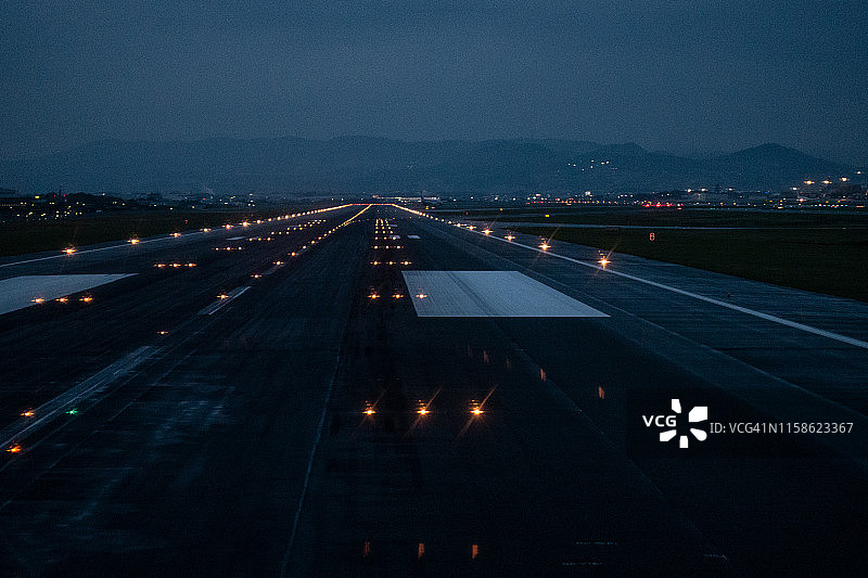 日本兵库县的机场跑道图片素材