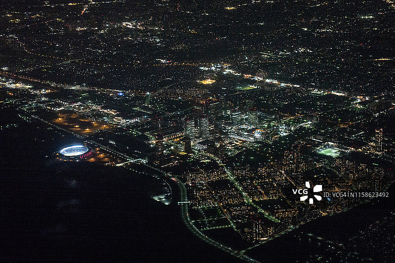 日本千叶海边的城市建筑夜景航拍图片素材