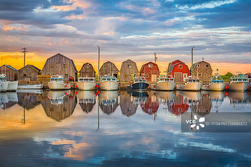马尔佩克港的绚丽日落 - 加拿大爱德华王子岛图片素材