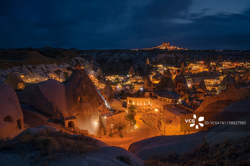 土耳其中部安纳托利亚卡帕多西亚格雷梅镇美丽的黄昏图片素材