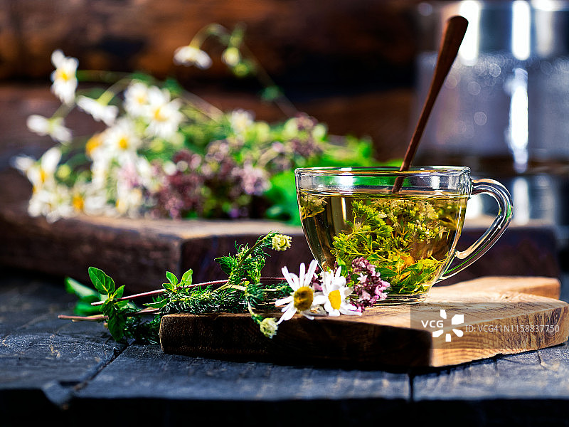 制作草药茶图片素材