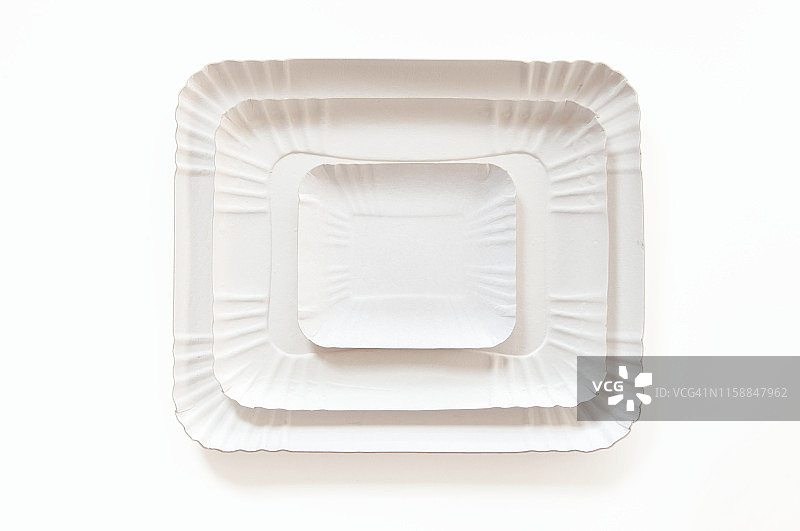 堆叠的一次性纸板托盘图片素材