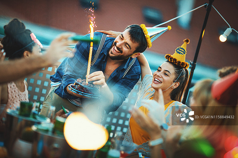 屋顶生日派对图片素材