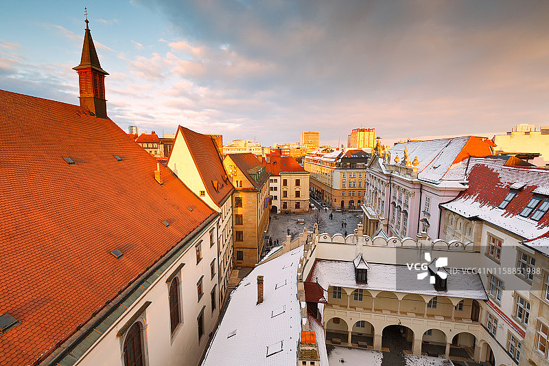 从市政厅塔楼看到的布拉迪斯拉发老城区景色图片素材