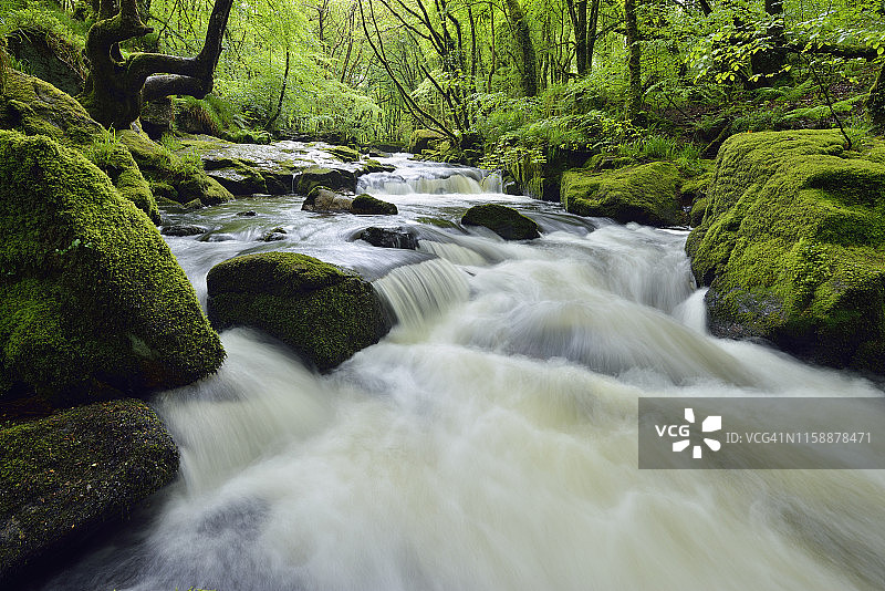 英国英格兰康沃尔利斯克德福伊河戈利萨瀑布图片素材