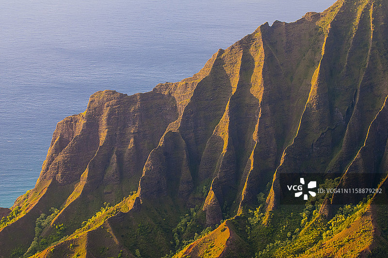 美国夏威夷考艾岛可可州立公园卡拉劳观景台俯瞰纳帕利海岸图片素材