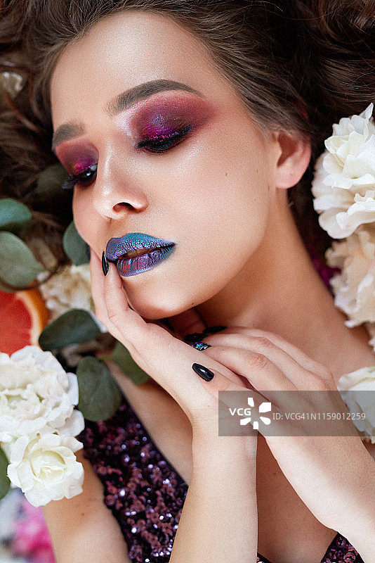 精致妆容的时尚模特图片素材