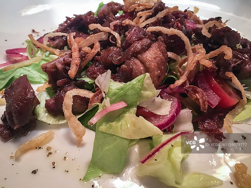 烤鸭胸配蔬菜图片素材