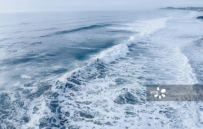 深蓝色海域日出冲浪航拍图片素材