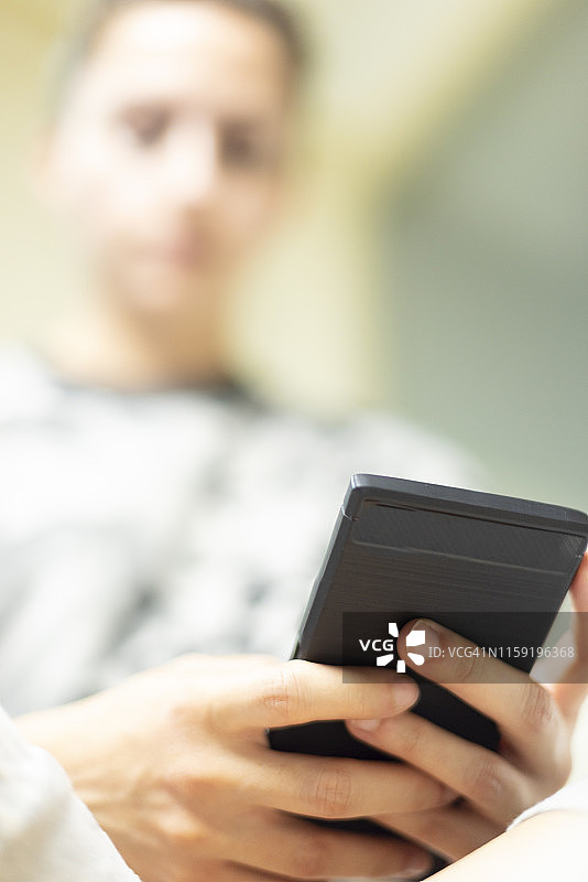 女性智能手机图片素材