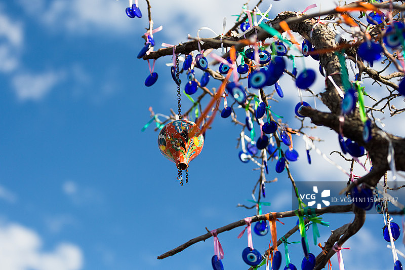 卡帕多奇亚树上挂着的邪恶之眼图片素材