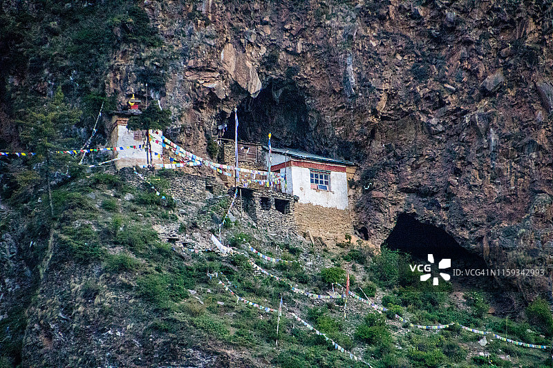 米拉日巴寺和洞穴图片素材